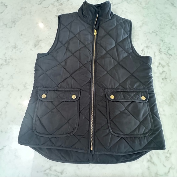 Quinn Black Quilted Vest with Gold accents. Size Medium - Picture 1 of 13